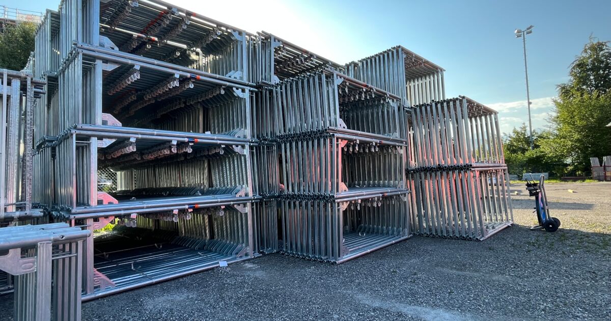 Best practices for storing scaffolding material